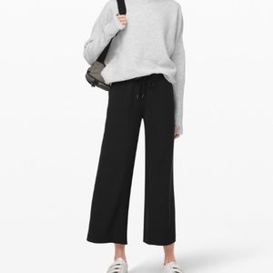 Lululemon On The Fly 7/8 Cropped Black Pants Size 8